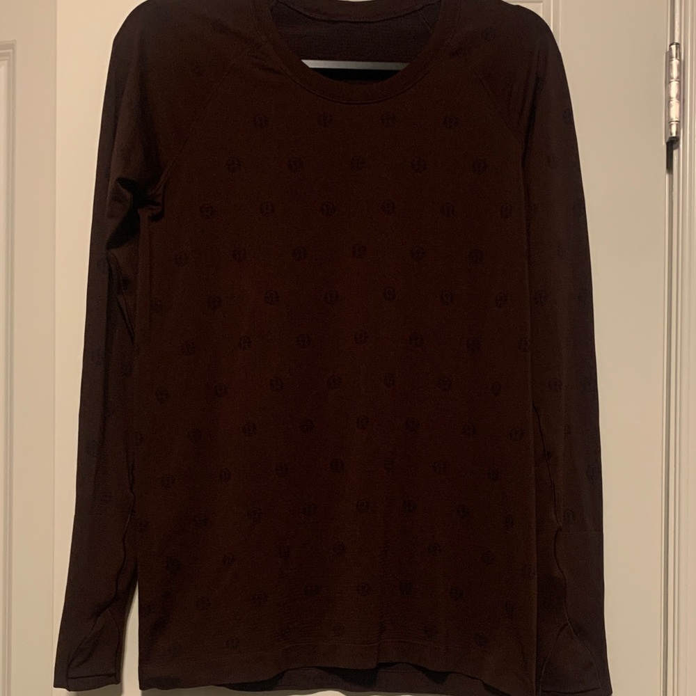 Lululemon All Over Logo LS Swiftly in Cassis
Sz 10, Excellent Condition